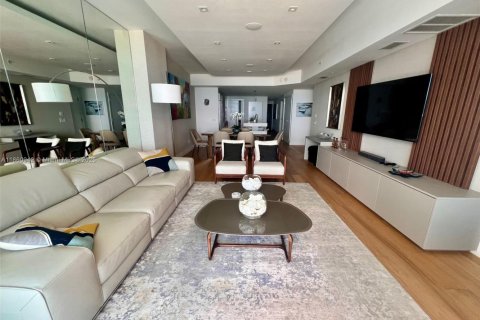 Condominio en alquiler en Miami Beach, Florida, 3 dormitorios, 141.68 m2 № 1889246 - foto 3