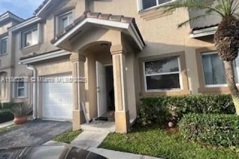 Townhouse in Homestead, Florida 5 bedrooms, 171.5 sq.m. № 2018999