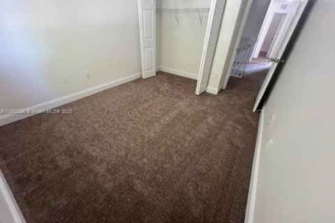 Townhouse in Homestead, Florida 5 bedrooms, 171.5 sq.m. № 2018999 - photo 18