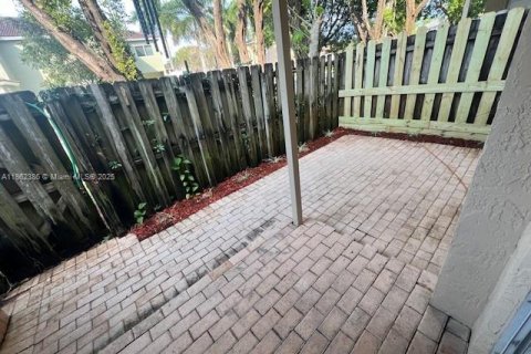 Townhouse in Homestead, Florida 5 bedrooms, 171.5 sq.m. № 2018999 - photo 29