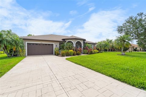 House in Bradenton, Florida 3 bedrooms, 230.96 sq.m. № 1780797 - photo 3