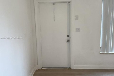 Propiedad comercial en venta en Fort Lauderdale, Florida, 278.43 m2 № 2000692 - foto 29