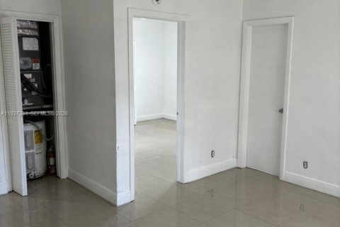 Propiedad comercial en venta en Fort Lauderdale, Florida, 278.43 m2 № 2000692 - foto 22