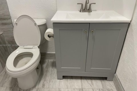 Propiedad comercial en venta en Fort Lauderdale, Florida, 278.43 m2 № 2000692 - foto 26