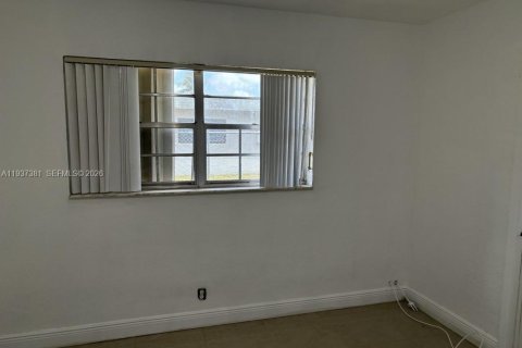 Propiedad comercial en venta en Fort Lauderdale, Florida, 278.43 m2 № 2000692 - foto 20