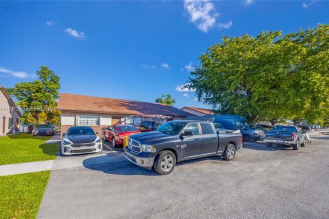 Propiedad comercial en venta en Fort Lauderdale, Florida, 278.43 m2 № 2000692 - foto 14