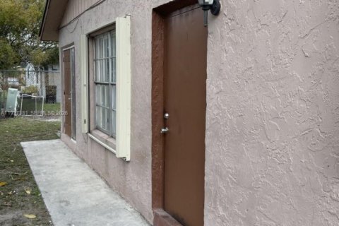 Propiedad comercial en venta en Fort Lauderdale, Florida, 278.43 m2 № 2000692 - foto 6