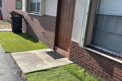 Propiedad comercial en venta en Fort Lauderdale, Florida, 278.43 m2 № 2000692 - foto 5