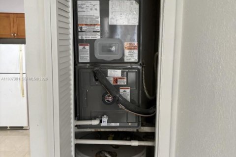 Propiedad comercial en venta en Fort Lauderdale, Florida, 278.43 m2 № 2000692 - foto 19