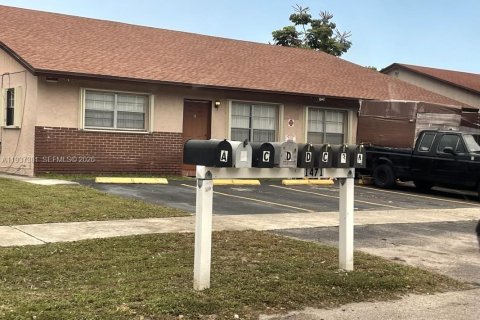 Propiedad comercial en venta en Fort Lauderdale, Florida, 278.43 m2 № 2000692 - foto 3