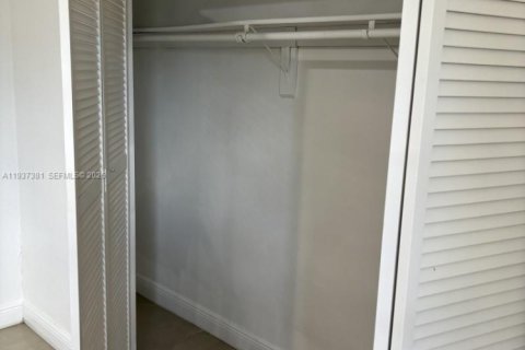 Propiedad comercial en venta en Fort Lauderdale, Florida, 278.43 m2 № 2000692 - foto 18