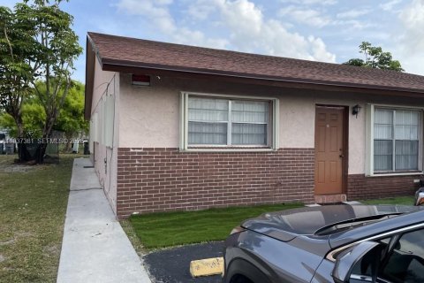 Propiedad comercial en venta en Fort Lauderdale, Florida, 278.43 m2 № 2000692 - foto 4