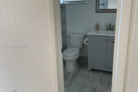 Propiedad comercial en venta en Fort Lauderdale, Florida, 278.43 m2 № 2000692 - foto 30