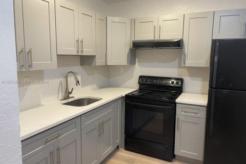 Propiedad comercial en venta en Fort Lauderdale, Florida, 278.43 m2 № 2000692 - foto 8