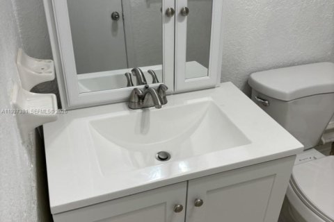 Propiedad comercial en venta en Fort Lauderdale, Florida, 278.43 m2 № 2000692 - foto 17