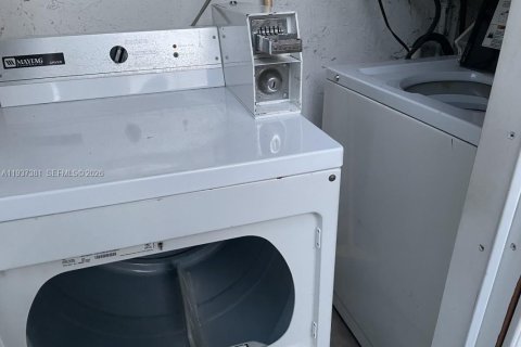 Propiedad comercial en venta en Fort Lauderdale, Florida, 278.43 m2 № 2000692 - foto 16