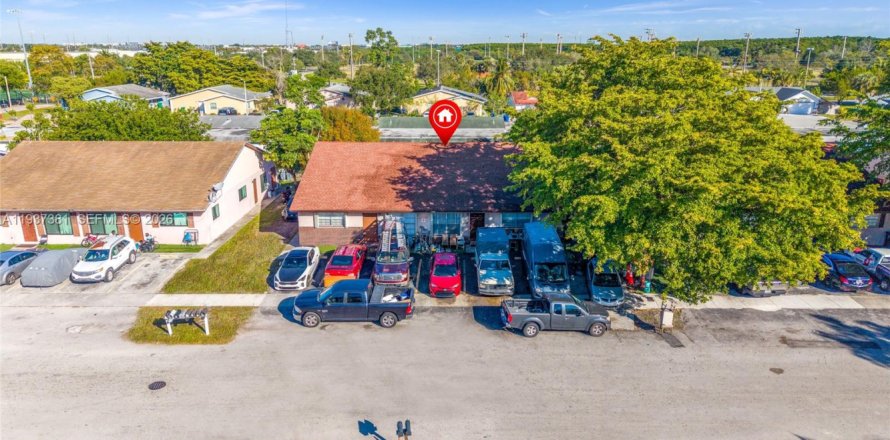 Propiedad comercial en Fort Lauderdale, Florida 278.43 m2 № 2000692