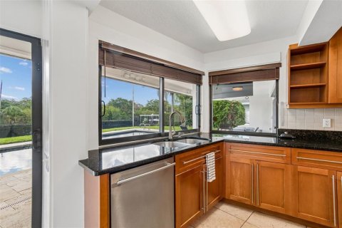 House in Tampa, Florida 4 bedrooms, 260.87 sq.m. № 2117118 - photo 18