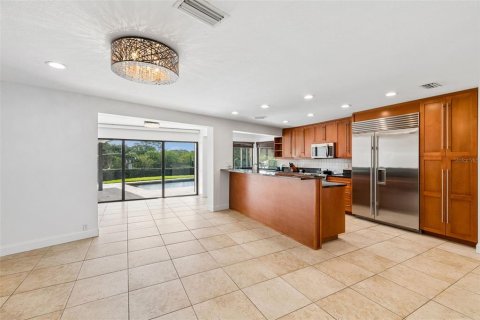House in Tampa, Florida 4 bedrooms, 260.87 sq.m. № 2117118 - photo 15