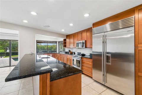 House in Tampa, Florida 4 bedrooms, 260.87 sq.m. № 2117118 - photo 10