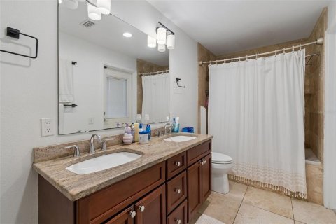 House in Tampa, Florida 4 bedrooms, 260.87 sq.m. № 2117118 - photo 23