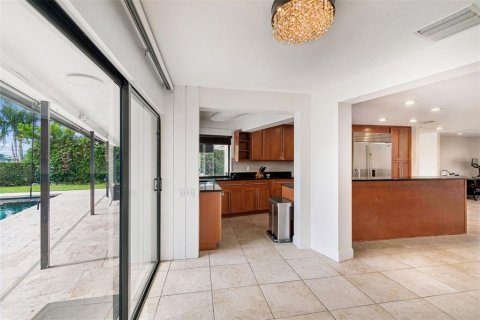 House in Tampa, Florida 4 bedrooms, 260.87 sq.m. № 2117118 - photo 11