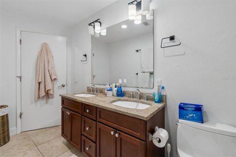 House in Tampa, Florida 4 bedrooms, 260.87 sq.m. № 2117118 - photo 24