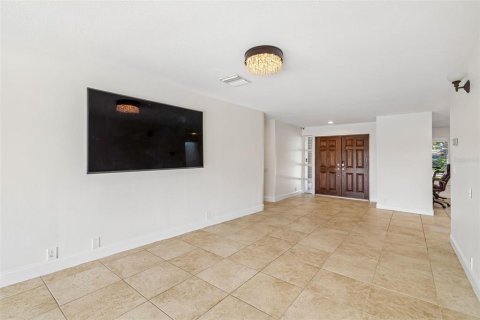 House in Tampa, Florida 4 bedrooms, 260.87 sq.m. № 2117118 - photo 7