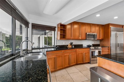 House in Tampa, Florida 4 bedrooms, 260.87 sq.m. № 2117118 - photo 17