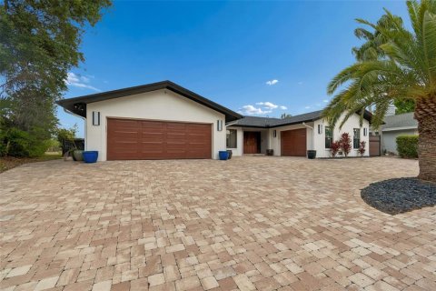 House in Tampa, Florida 4 bedrooms, 260.87 sq.m. № 2117118 - photo 2