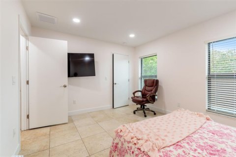 House in Tampa, Florida 4 bedrooms, 260.87 sq.m. № 2117118 - photo 22