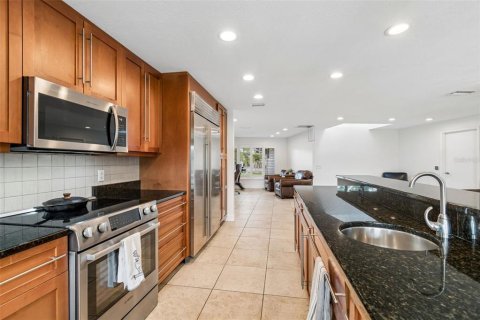 House in Tampa, Florida 4 bedrooms, 260.87 sq.m. № 2117118 - photo 19