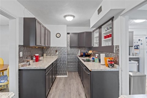Villa ou maison à vendre à Bradenton, Floride: 5 chambres, 169.36 m2 № 1844906 - photo 17