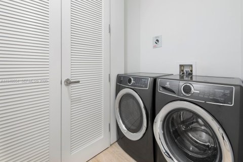 Condominio en alquiler en Miami Beach, Florida, 3 dormitorios, 183.39 m2 № 1997976 - foto 18