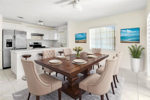 House in Miami, Florida 2 bedrooms, 97.64 sq.m. № 2026861 - photo 8