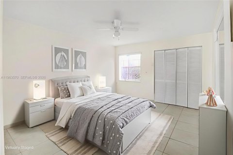 House in Miami, Florida 2 bedrooms, 97.64 sq.m. № 2026861 - photo 9