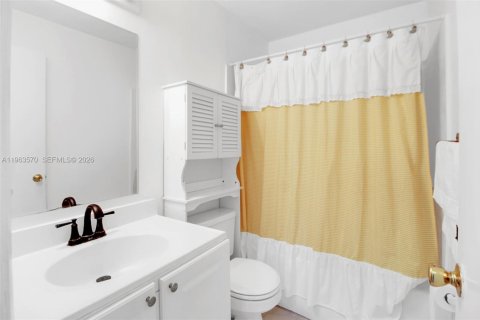 House in Miami, Florida 2 bedrooms, 97.64 sq.m. № 2026861 - photo 12