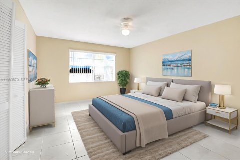 House in Miami, Florida 2 bedrooms, 97.64 sq.m. № 2026861 - photo 10