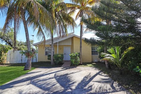 House in Miami, Florida 2 bedrooms, 97.64 sq.m. № 2026861
