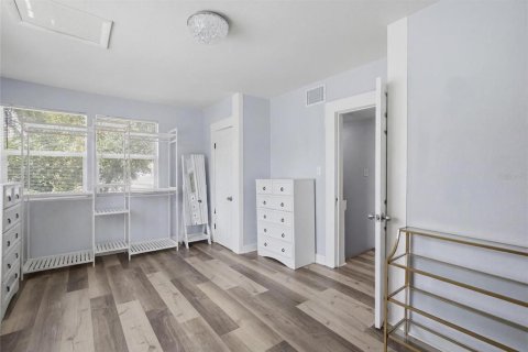 Villa ou maison à vendre à Tampa, Floride: 5 chambres, 195.09 m2 № 2323220 - photo 11