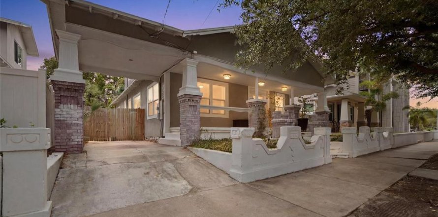 Villa ou maison à Tampa, Floride 5 chambres, 195.09 m2 № 2323220