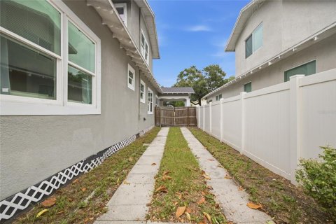 Villa ou maison à vendre à Tampa, Floride: 5 chambres, 195.09 m2 № 2323220 - photo 16