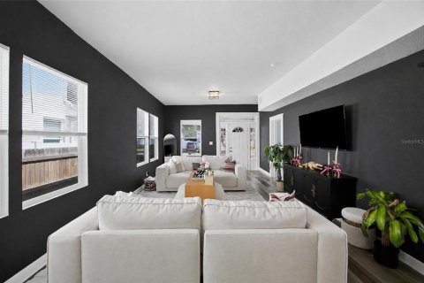 Villa ou maison à vendre à Tampa, Floride: 5 chambres, 195.09 m2 № 2323220 - photo 4