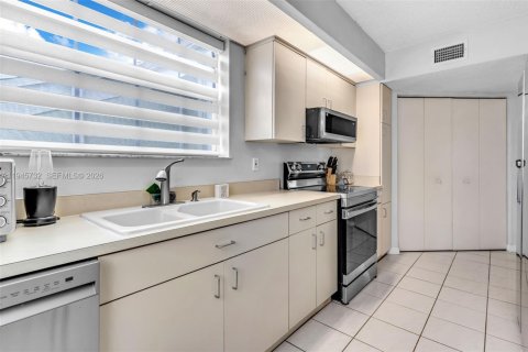Condo in Homestead, Florida, 2 bedrooms № 2152877 - photo 10