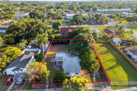 Apartamento en alquiler en Florida City, Florida, 2 dormitorios, 176.51 m2 № 1996485 - foto 3