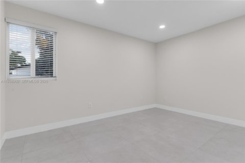 Apartamento en alquiler en Florida City, Florida, 2 dormitorios, 176.51 m2 № 1996485 - foto 12