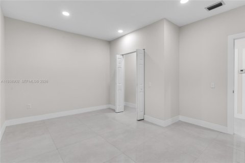 Apartamento en alquiler en Florida City, Florida, 2 dormitorios, 176.51 m2 № 1996485 - foto 11