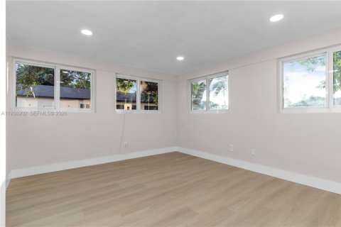 Apartamento en alquiler en Florida City, Florida, 2 dormitorios, 176.51 m2 № 1996485 - foto 9