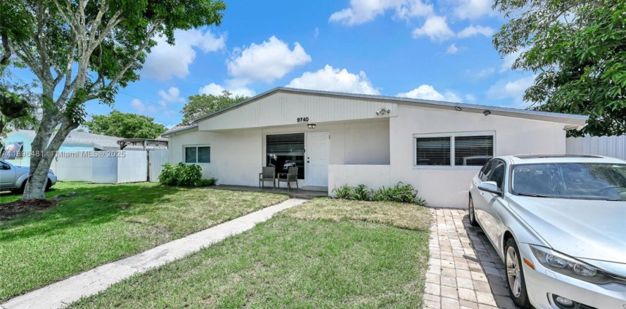 Villa ou maison à Cutler Bay, Floride 4 chambres, 185.99 m2 № 1948308