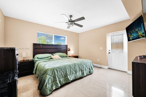 Villa ou maison à vendre à Cutler Bay, Floride: 4 chambres, 185.99 m2 № 1948308 - photo 12